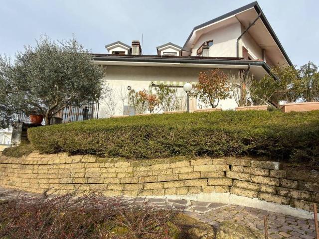 Villa in vendita a Usmate Velate MB