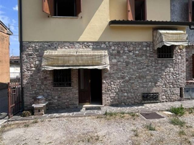 Villa in vendita a Volta Mantovana MN