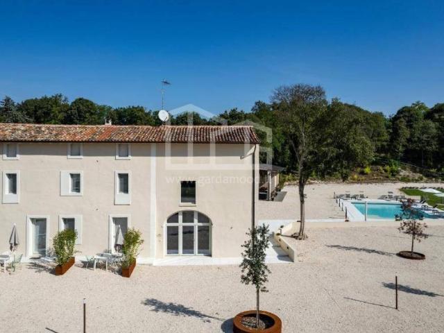 Villa in vendita a Volta Mantovana MN
