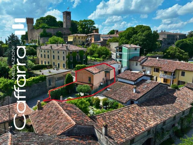 Villa in vendita a Volta Mantovana MN