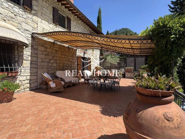 Villa in vendita a Vaiano PO