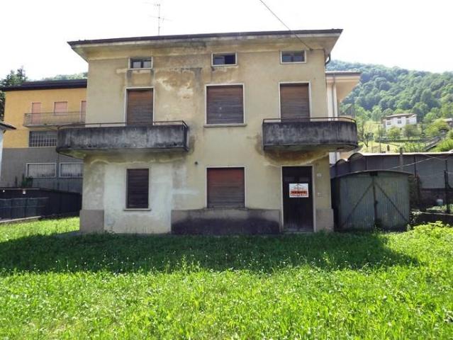 Villa in vendita a Val Brembilla BG