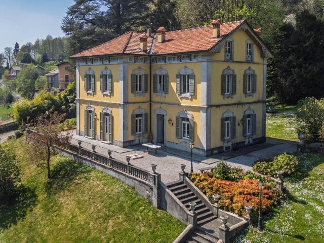 Villa in vendita a Valbrona 560m² Valbrona