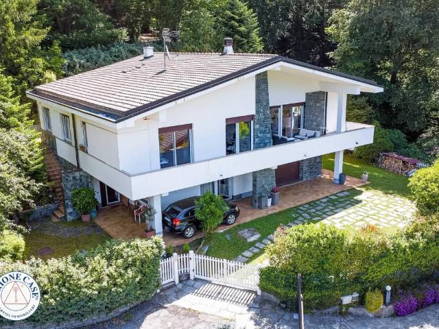 Villa in vendita a Valganna VA