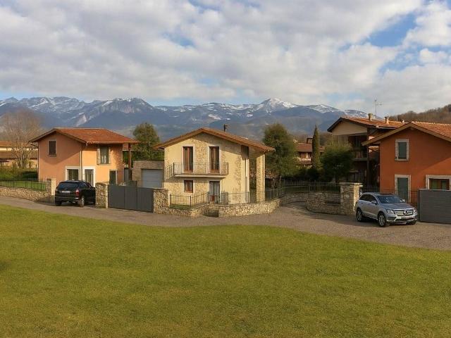 Villa in vendita a Valgreghentino LC