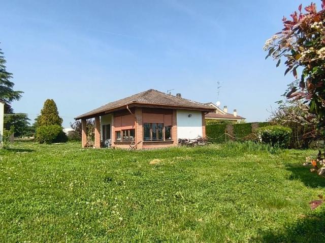 Villa in vendita a Valenza AL
