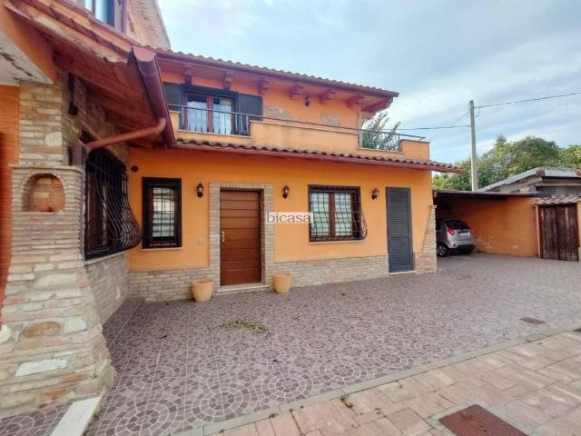 Villa in vendita a Vallefoglia PU