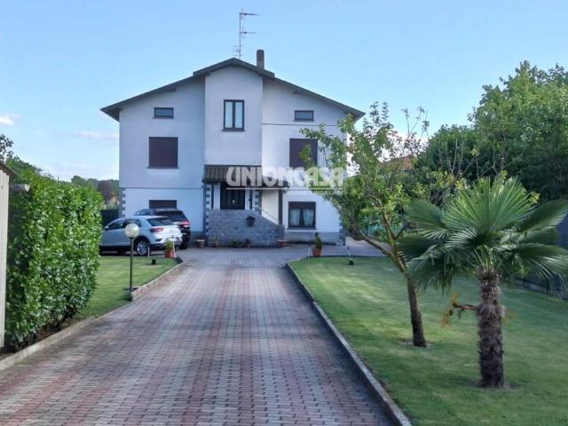 Villa in vendita a Valmorea CO