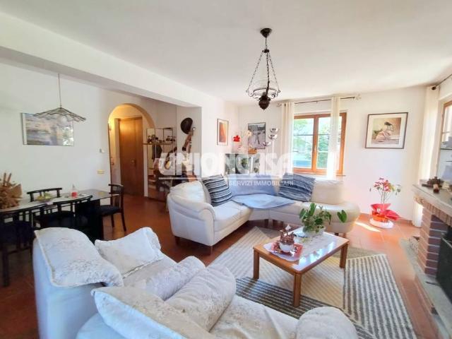Villa in vendita a Valmorea CO