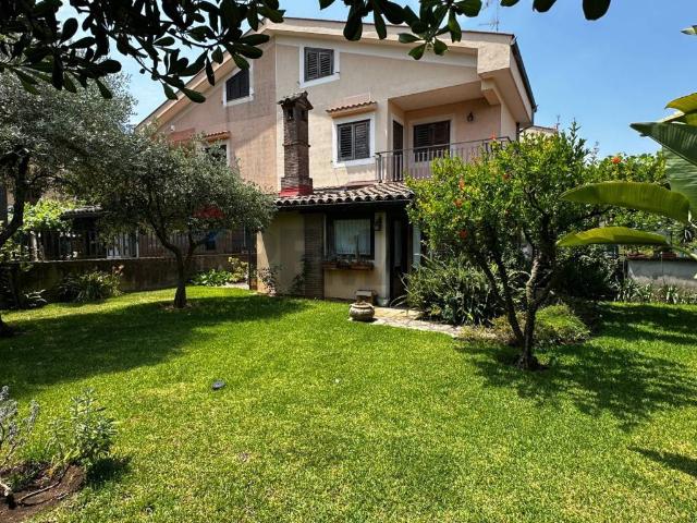 Villa in vendita a Valverde CT