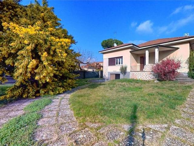 Villa in vendita a Varano Borghi VA
