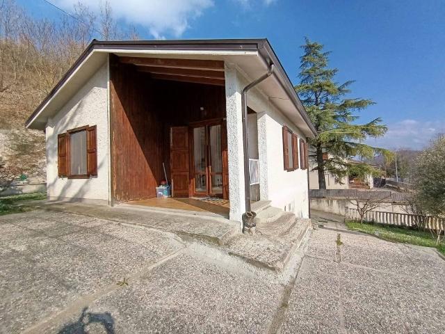 Villa in vendita a Varano de' Melegari PR