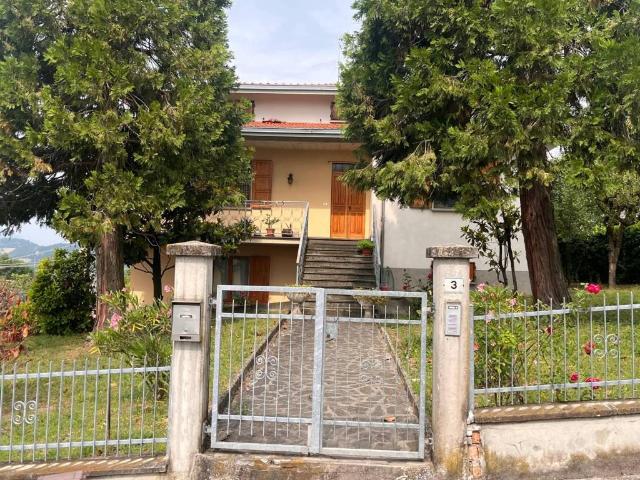 Villa in vendita a Varano de' Melegari PR