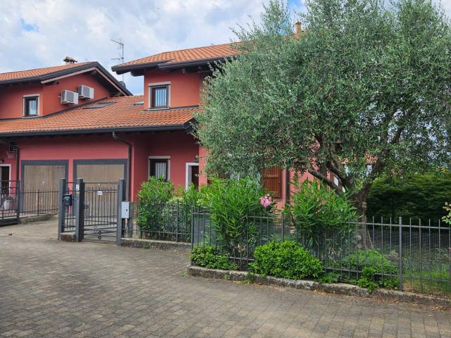 Villa in vendita a Varallo Pombia