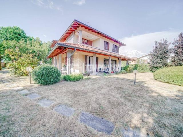 Villa in vendita a Varallo Pombia NO