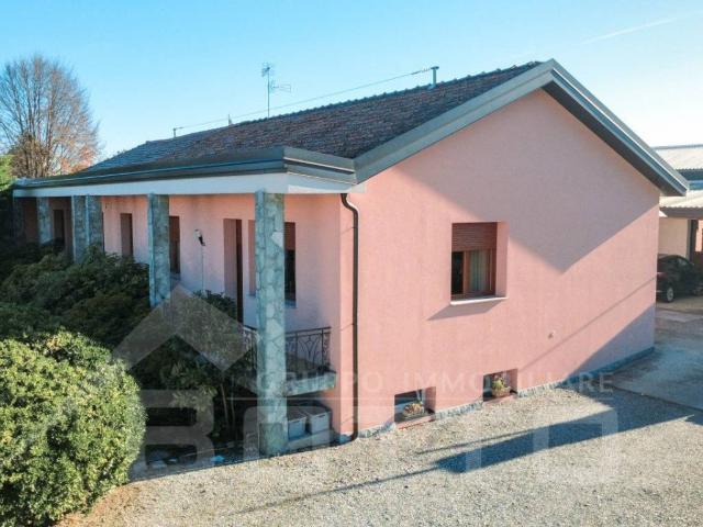 Villa in vendita a Varallo Pombia NO