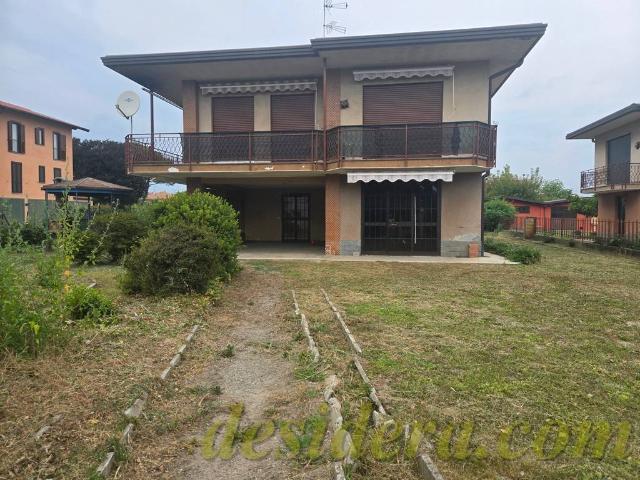 Villa in vendita a Varallo Pombia NO