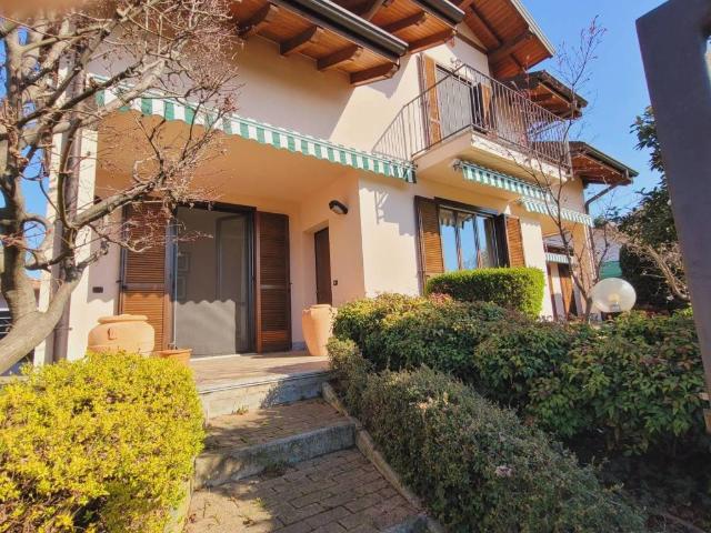 Villa in vendita a Varallo Pombia NO