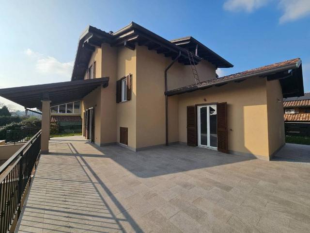 Villa in vendita a Varallo Pombia NO