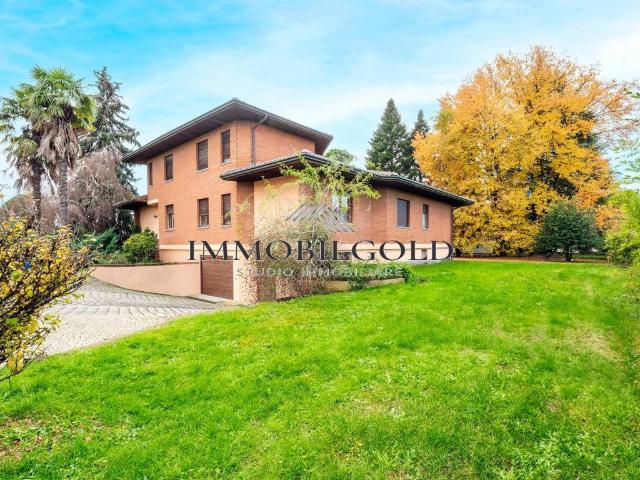 Villa in vendita a Varallo Pombia NO