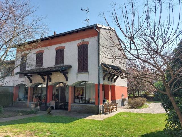 Villa in vendita a Varallo Pombia NO