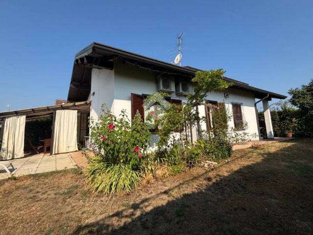 Villa in vendita a Varallo Pombia NO