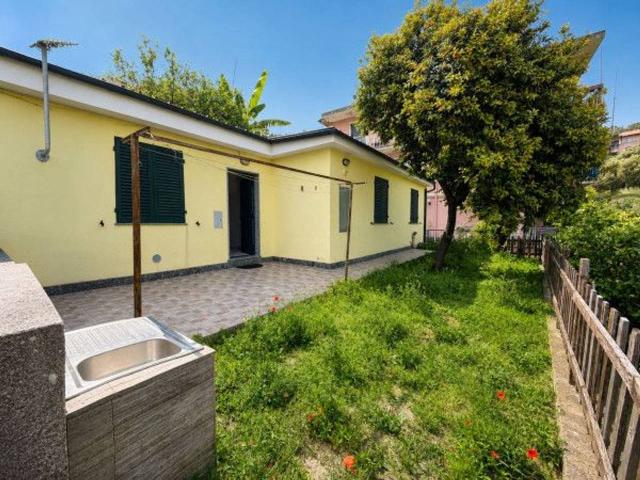 Villa in vendita a Varazze
