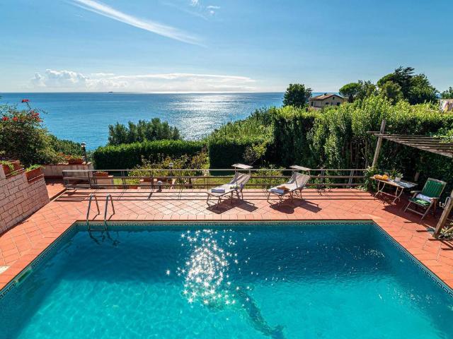 Villa in vendita a Varazze SV