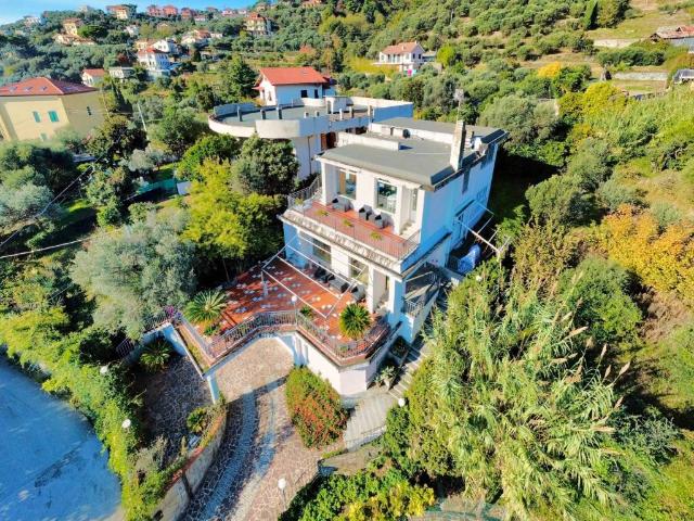 Villa in vendita a Varazze SV