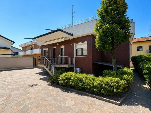 Villa in vendita a Varedo MB