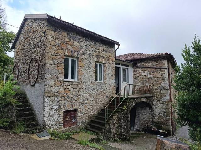 Villa in vendita a Varese Ligure SP