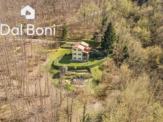 Villa in vendita a Varese Ligure SP