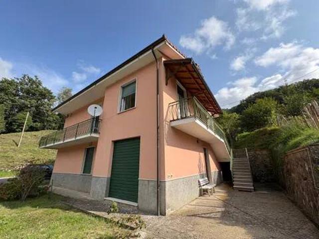 Villa in vendita a Varese Ligure SP