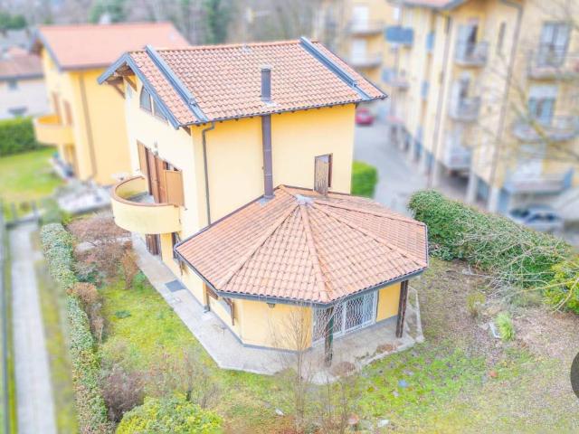 Villa in vendita a Varese VA