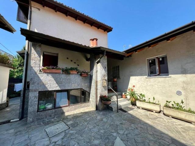 Villa in vendita a Varese VA