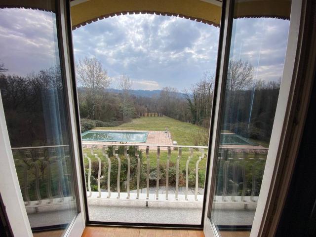 Villa in vendita a Varese VA