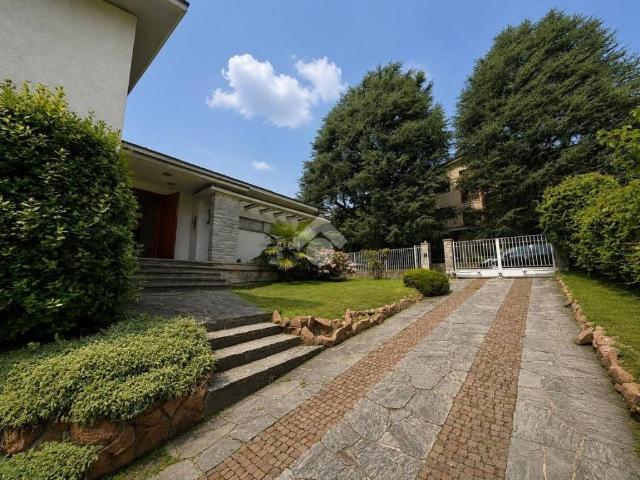 Villa in vendita a Varese VA