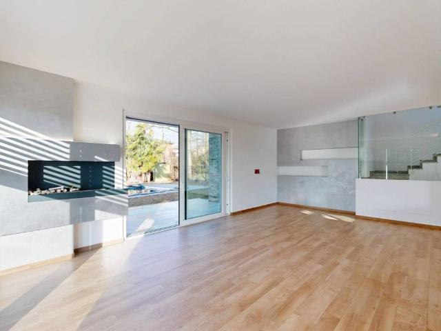 Villa in vendita a Varese VA