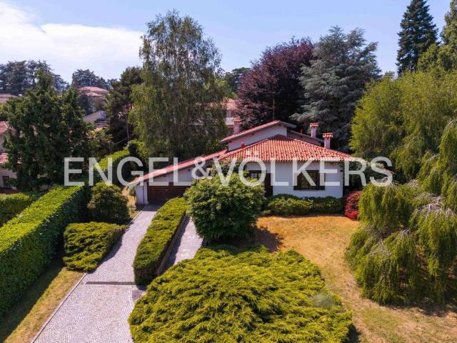 Villa in vendita a Varese VA