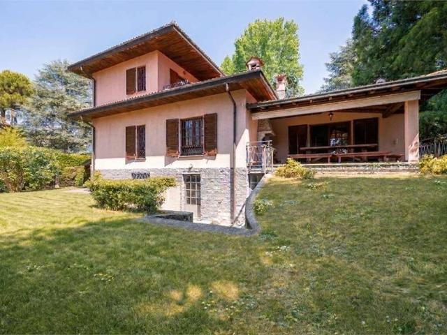 Villa in vendita a Varese VA