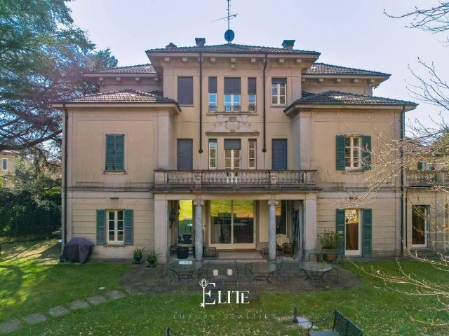 Villa in vendita a Varese VA