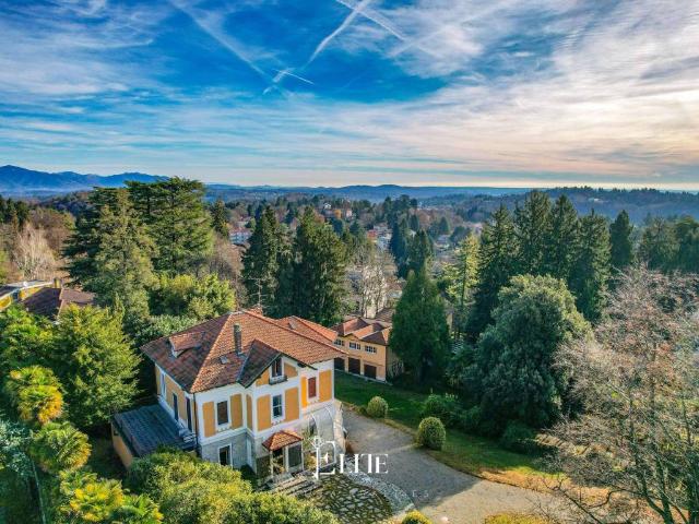 Villa in vendita a Varese VA