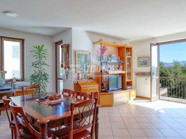 Villa in vendita a Varese VA