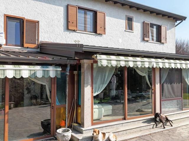 Villa in vendita a Varese