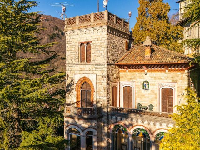 Villa in vendita a Varese 377m² Varese