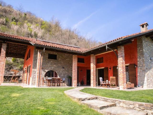 Villa in vendita a Vezza d'Alba CN