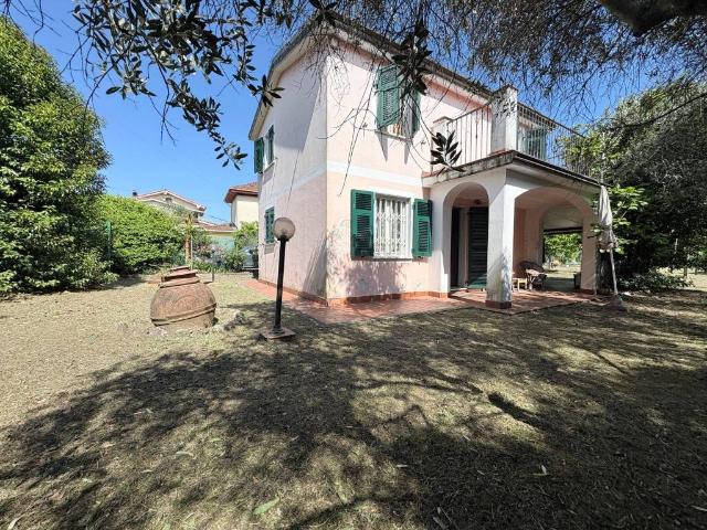 Villa in vendita a Vezzano Ligure SP