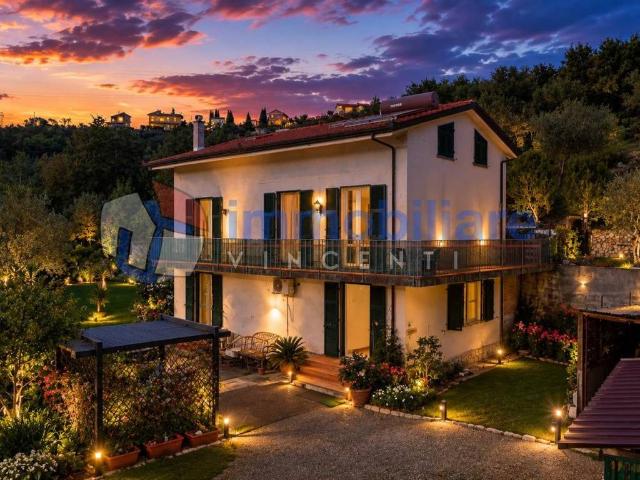 Villa in vendita a Vezzano Ligure SP