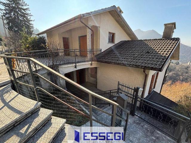 Villa in vendita a Veleso CO