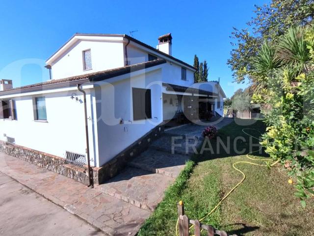 Villa in vendita a Aprilia